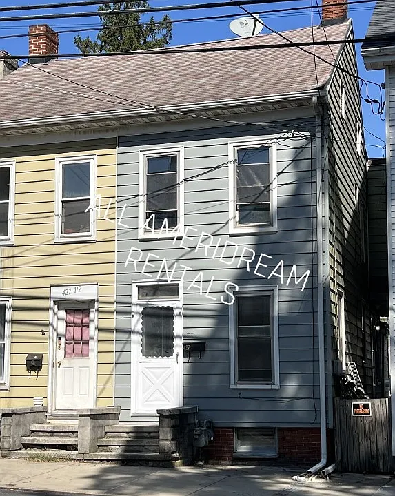 427 Carlisle St