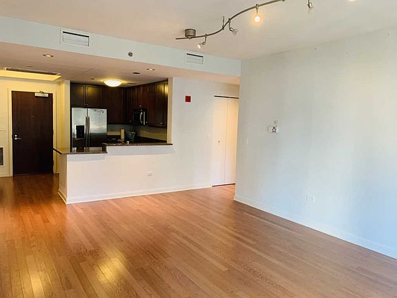 4th image of 130 N Garland Ct APT 1512