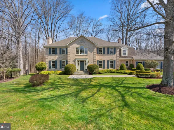 9512 Brian Jac Ln, Great Falls, VA 22066