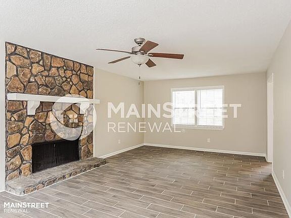 5th image of 2733 Darlene Cir