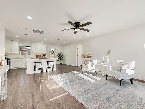 4th image of 2505 Poinsettia Dr