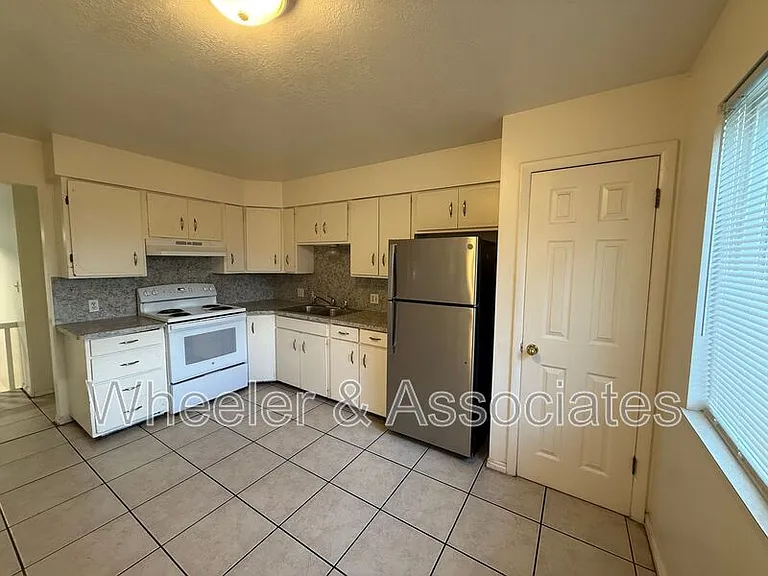4083 S Porter Ave — Photo 5