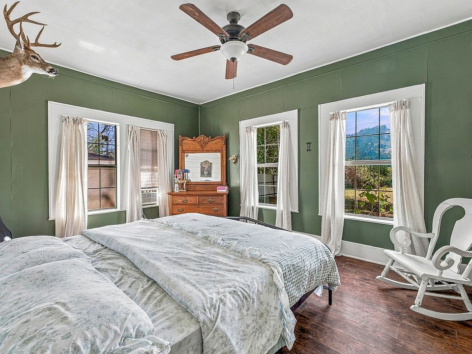 14th image of 218 W Rogan St