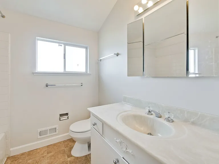 21940 Rucker Dr — Photo 33