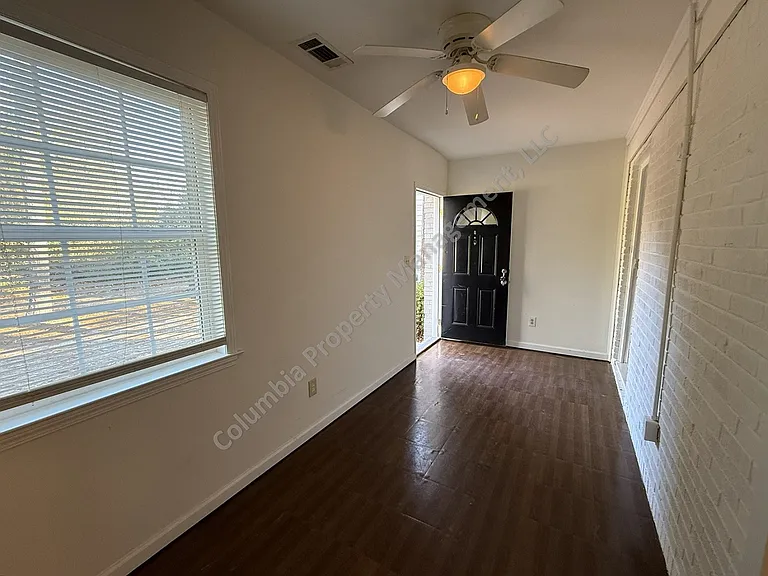 517 Deerwood St #D — Photo 3
