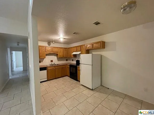 2 bed, 1.5 bath, 1350 sqft, $1,200 — Photo 3