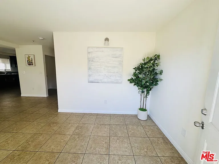 10605 Avalon Blvd — Photo 5