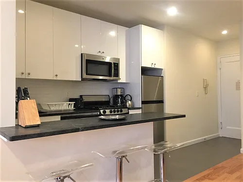 205 W 15th St #2A Photo 1