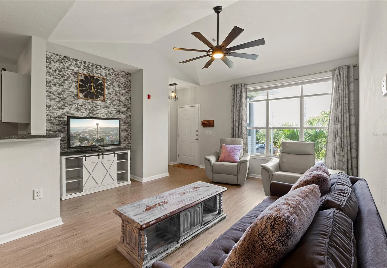 2 bed, 2.0 bath, 1048 sqft, $1,650 — Photo 3