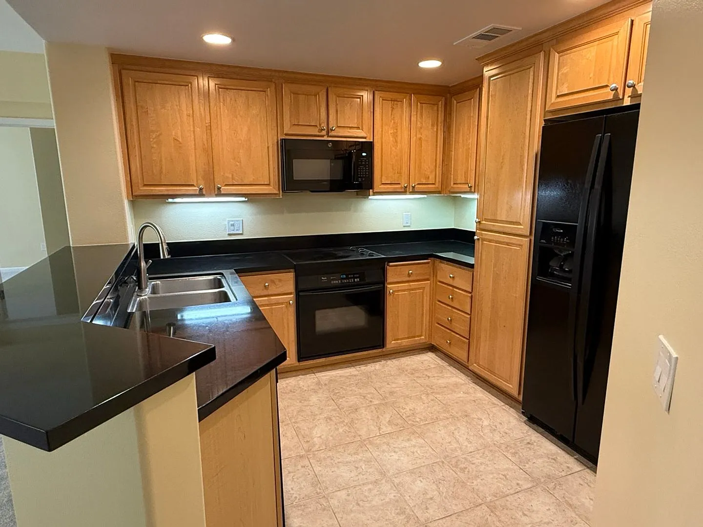Luxurious Midtown Plaza 2 Bedroom 2 Bath Condo — Photo 2
