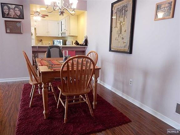 4th image of 327 Ringwood Ave