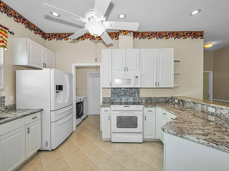 2644 Tottenham Dr — Photo 8