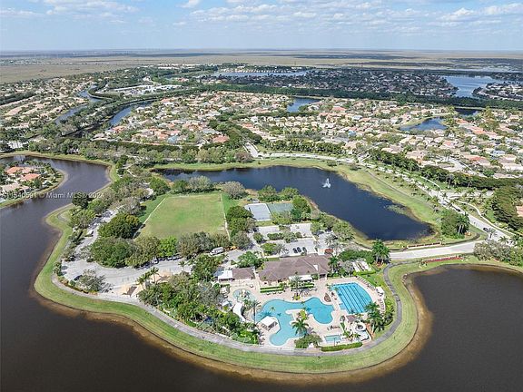 4th image of 722 Conservation Dr