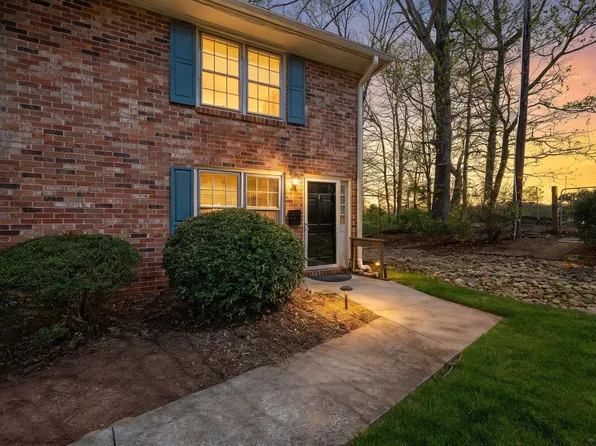 710 Hunts Bridge Rd, Greenville, SC 29617