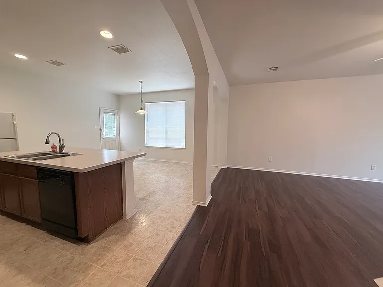 5440 Avery Ln — Photo 4