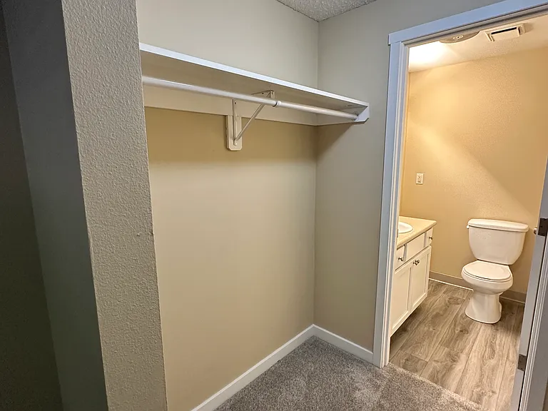 Evanbrook Apartments — Photo 41