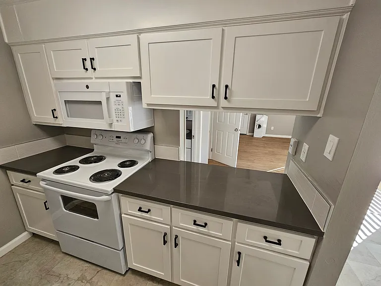 Providence House Apartments — Photo 20