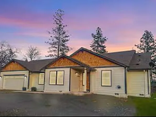 2475 Crowfoot Rd, Eagle Point, OR 97524