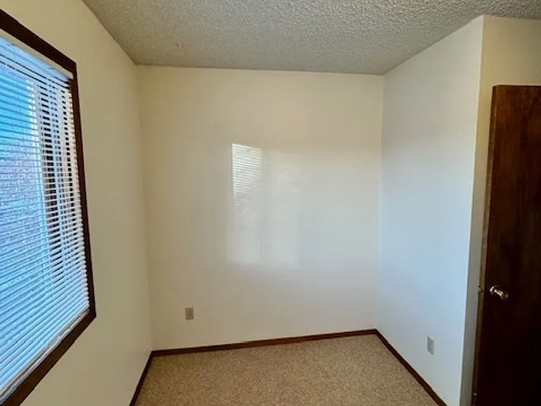 1605 W Koch St — Photo 35