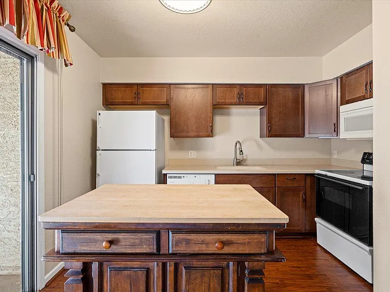510 W University Dr — Photo 1