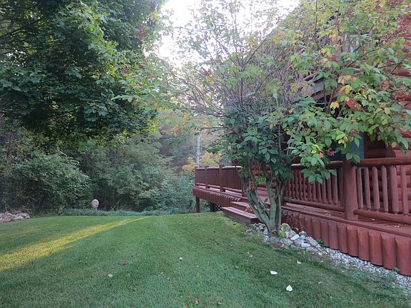 Side yard (off of mstr bdrm)