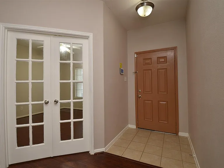 2707 Roaring Oaks Ln — Photo 3