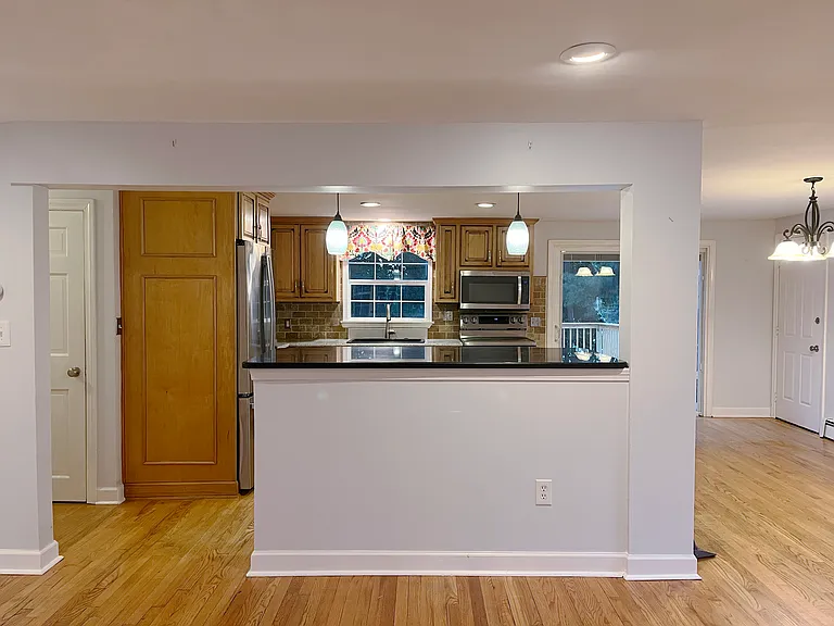 101 Olcott Dr — Photo 5