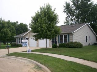 569 Pine Meadow Dr, Dixon, IL 61021