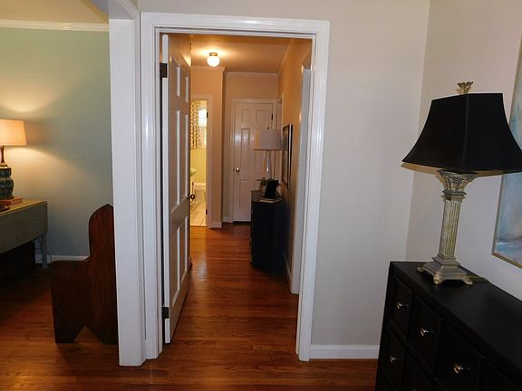 3rd image of 538 Lee St