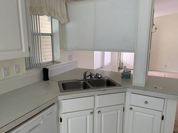4th image of 24 Galemont Dr
