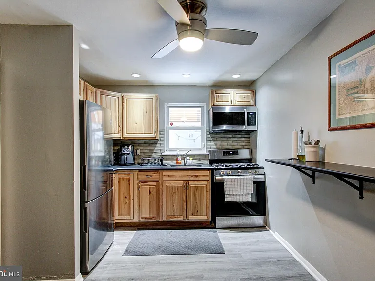 1215 Daly St — Photo 11