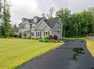 4096 Windsor Dr, Niskayuna, NY 12309