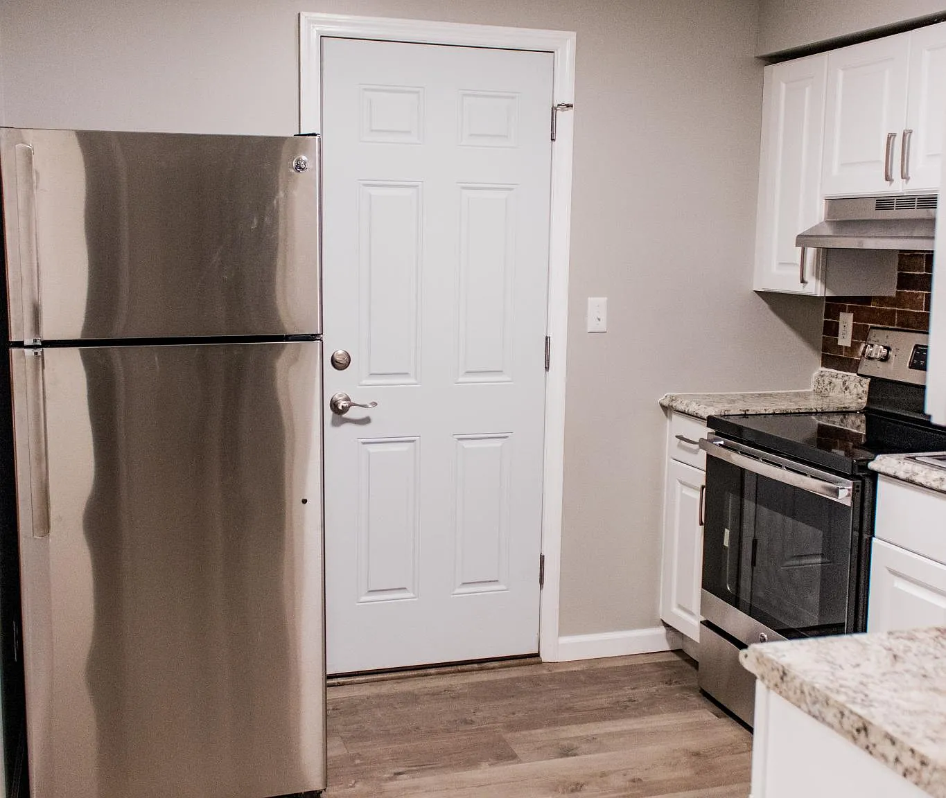 2 bed, 800 sqft, $1,950 — Photo 2