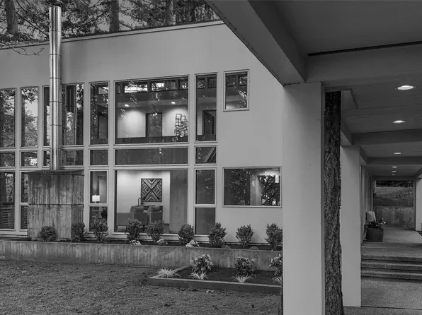 2261 W Lake Sammamish Parkway SE, Bellevue, WA 98008