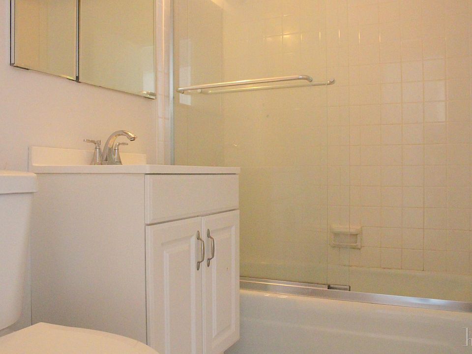 2nd image of 345 E 80th St APT 26D