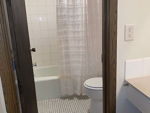 4th image of 818 Old Settlers Trl APT 4