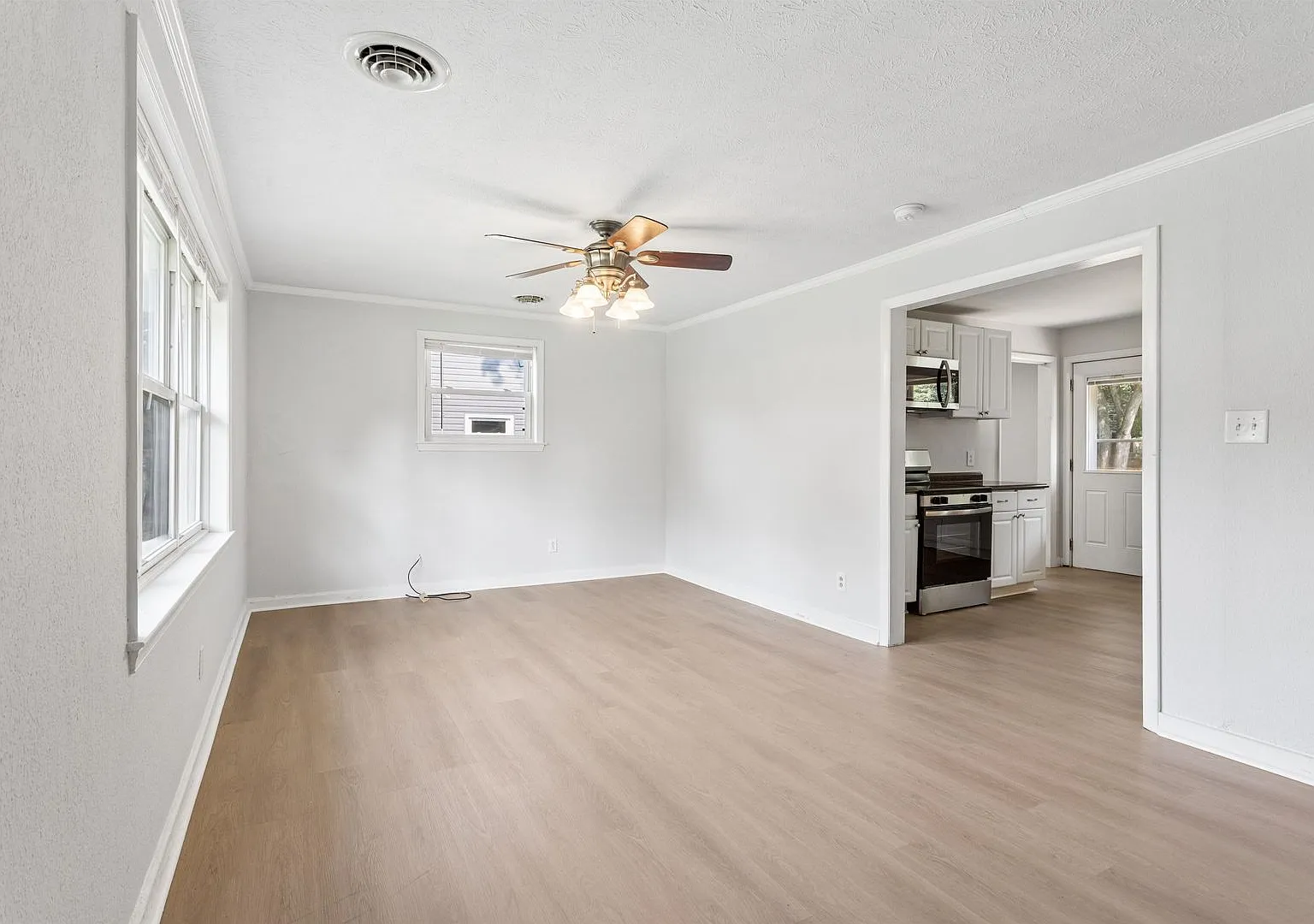 3BR/2BA Ranch in Newport News, VA One-Level Living — Photo 2
