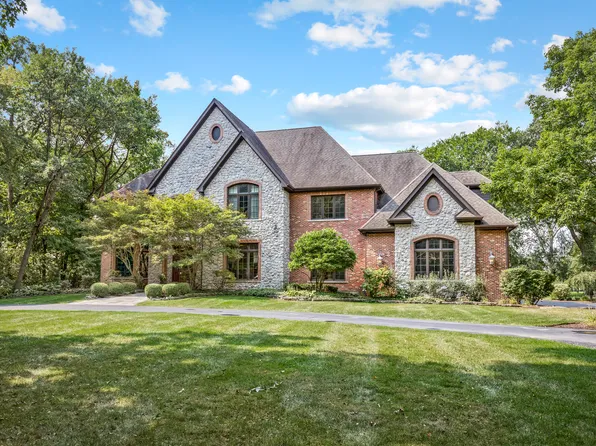 2155 Fairway Ct, St Charles, IL 60174