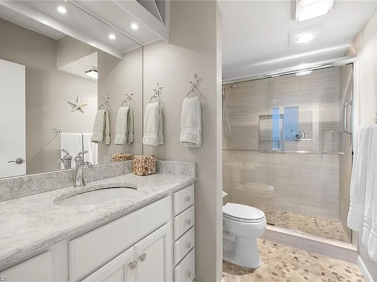 140 Seaview Ct #S902 — Photo 13