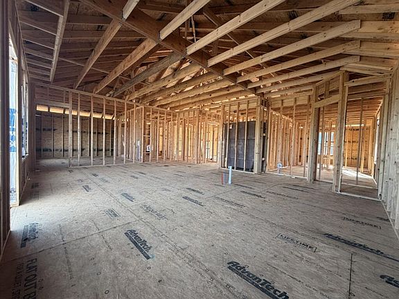 4th image of 438 Pebblestone Street