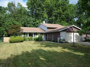 6025 Dorothy Dr, North Olmsted, OH
