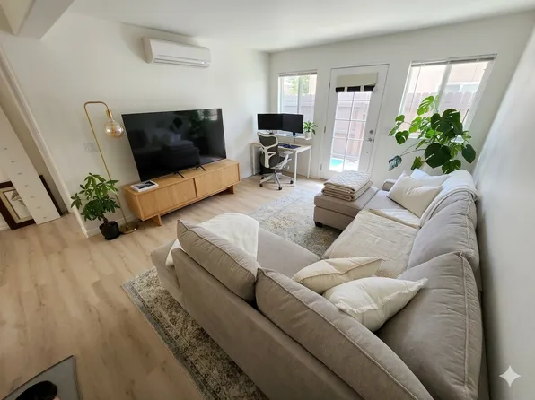 5252 Balboa Arms Dr, San Diego, CA 92117