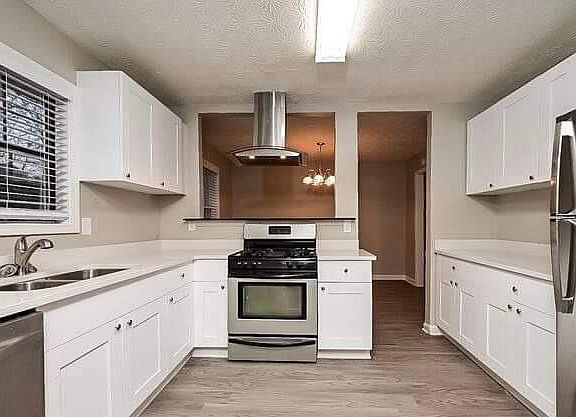 3rd image of 9241 Chestnut Lake Dr