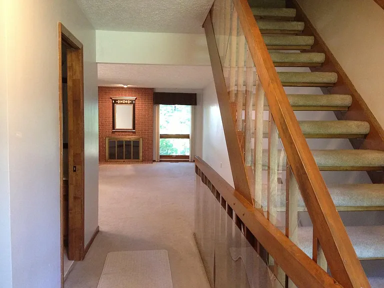 1424 Lakeside Dr — Photo 3