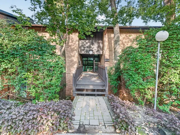5515 E Lake Dr #93-F, Lisle, IL 60532
