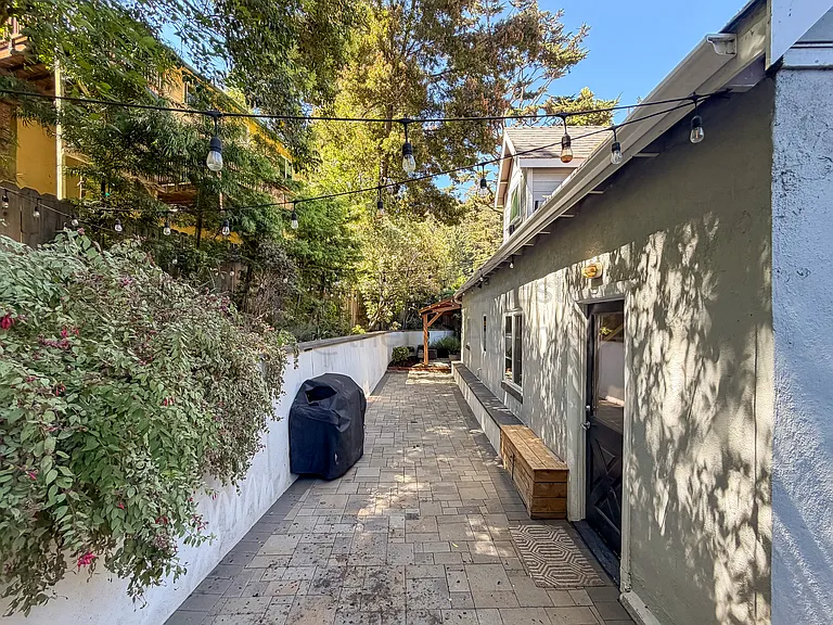 7352 Saroni Dr — Photo 21