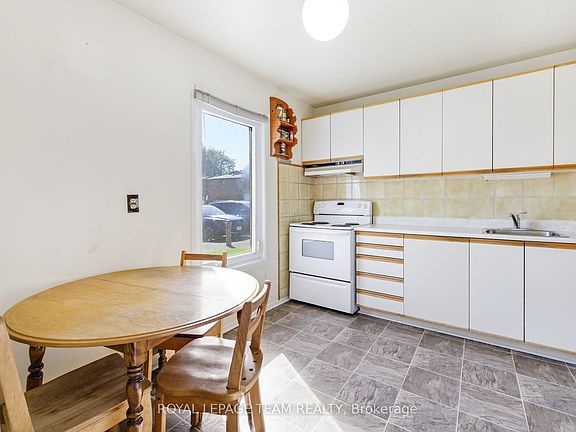 4th image of 3116 Stockton Dr #127