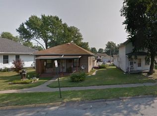 1011 Cypress St, Muscatine, IA 52761