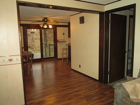 3rd image of 584 210th Ave