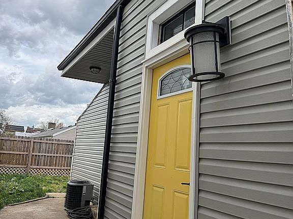 2nd image of 1010 Columbia St